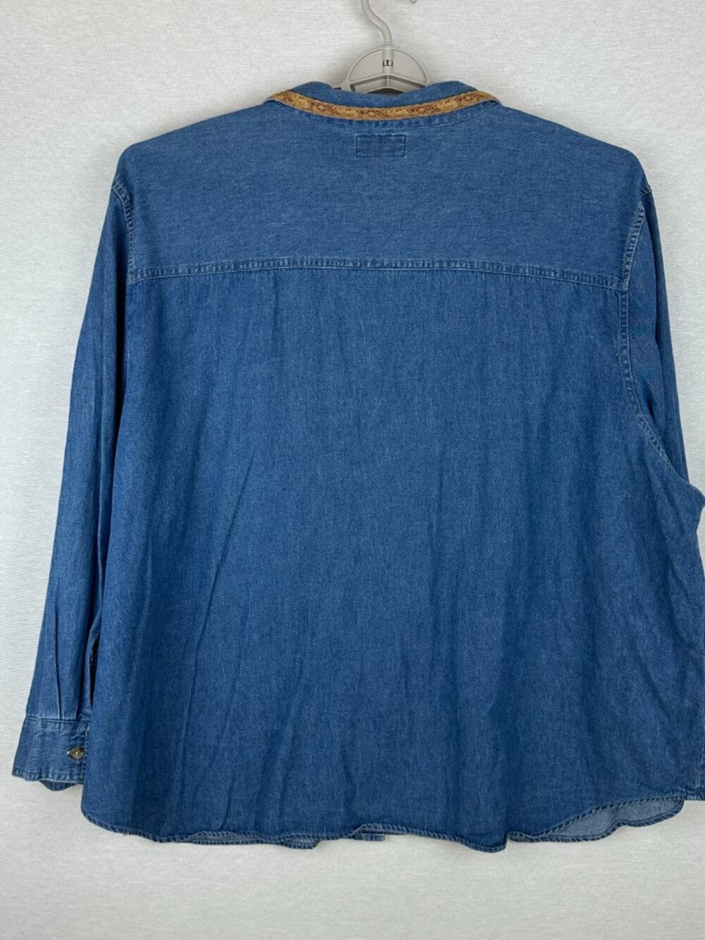 WOMEN'S CTS BLUES COTTON DENIM SHIRT WITH LEATHER FLOWER END GLASS BEAD SIZE 30 - Picture 4 of 12